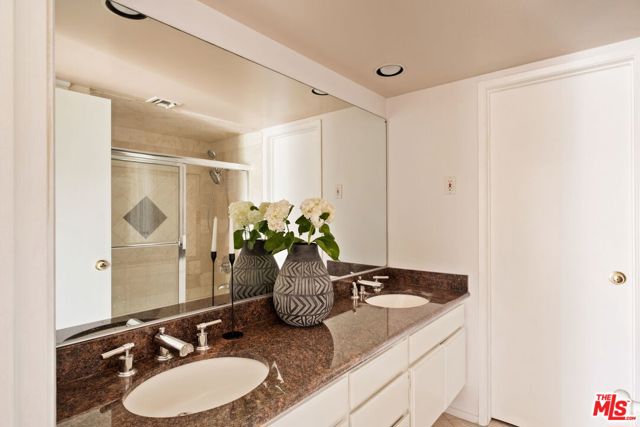 21694 Yucatan Avenue, Woodland Hills CA: https://media.crmls.org/mediaz/eb60c8a2-b88b-4709-8d6e-79b9a4c42540.jpg