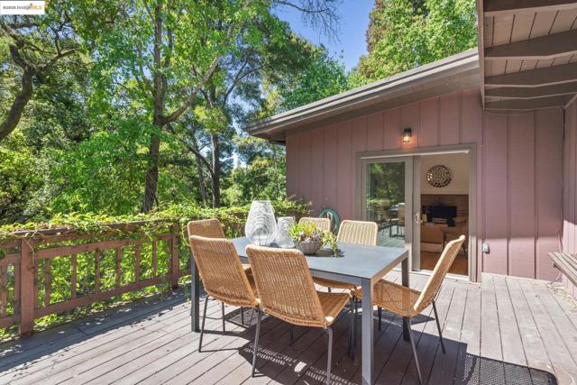 2429 Scout Rd, Oakland CA: https://media.crmls.org/mediaz/eb6102c2-b5b0-46f9-be39-a9bedc5a08f6.jpg