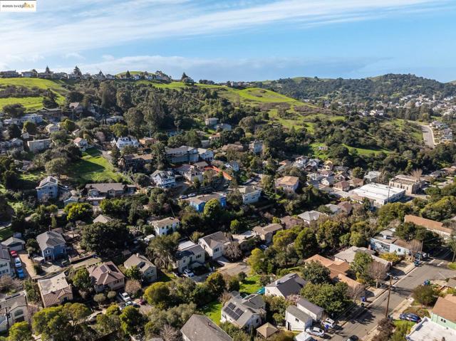 279 Pomona Street, Crockett CA: https://media.crmls.org/mediaz/eb6139ae-80e2-4729-ba49-cf716f2f3fbb.jpg