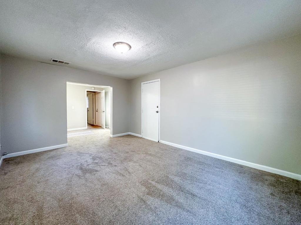 https://media.crmls.org/mediaz/eb61469a-b4c2-4e8f-b6c6-85cd30dc3dc2.jpg?preset=X-Large