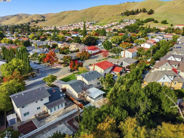 42293 Camino Santa Barbara, Fremont CA: https://media.crmls.org/mediaz/eb62eb9c-8bb4-4fb4-83ab-588020325fa3.jpg