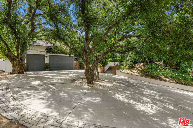 204 Bell Canyon Road, Bell Canyon CA: https://media.crmls.org/mediaz/eb635050-332f-4de4-9cc1-c507104f4154.jpg