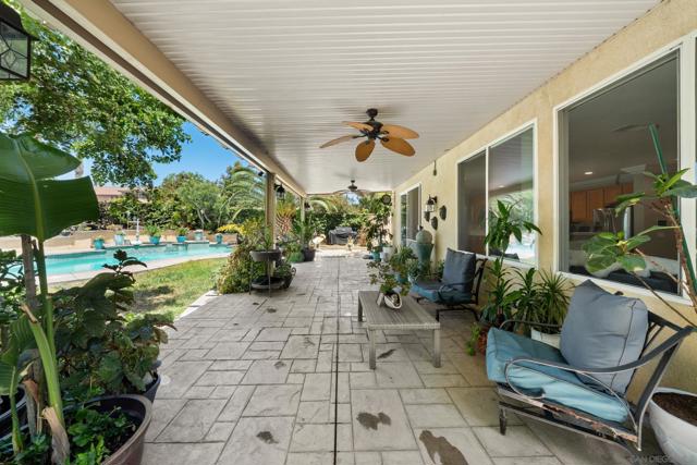 7387 Carrollton Pl, Corona CA: https://media.crmls.org/mediaz/eb6387d9-7680-447d-be63-f35d3846caff.jpg