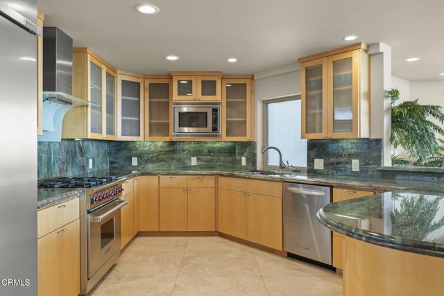 3629 Ocean Drive, Oxnard CA: https://media.crmls.org/mediaz/eb63f67d-36d0-410e-8bbc-99831874957a.jpg