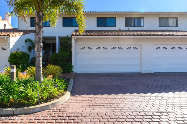 818 Caliente Lane, Ventura CA: https://media.crmls.org/mediaz/eb6412dd-6354-471c-badf-e4b5902c7677.jpg