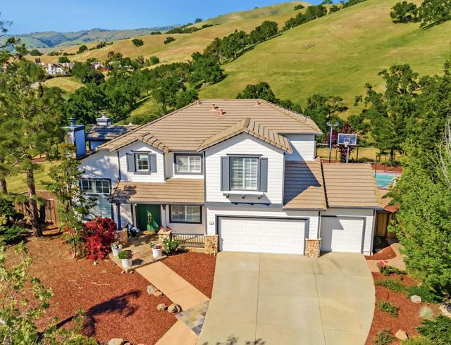 3163 Hawkcrest Circle, San Jose CA: https://media.crmls.org/mediaz/eb642cab-5a8b-4d47-8272-b3bb212bb1f5.jpg