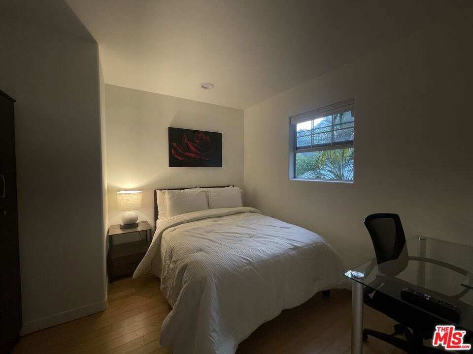 https://media.crmls.org/mediaz/eb656b57-cee8-4488-acf4-1e7609d6de34.jpg?preset=X-Large