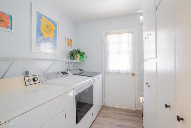 1584 Prima Ct, Camarillo CA: https://media.crmls.org/mediaz/eb677761-e941-4cd5-9e8d-264af38797a0.jpg