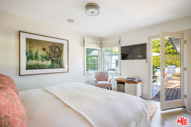 1801 San Ysidro Drive, Beverly Hills CA: https://media.crmls.org/mediaz/eb67effa-28a6-4434-b5bf-2a1006703eab.jpg