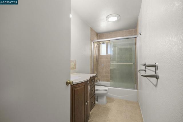 928 Sassel Ave, Concord CA: https://media.crmls.org/mediaz/eb67f9f5-f593-4b41-a579-de51d55fd28e.jpg