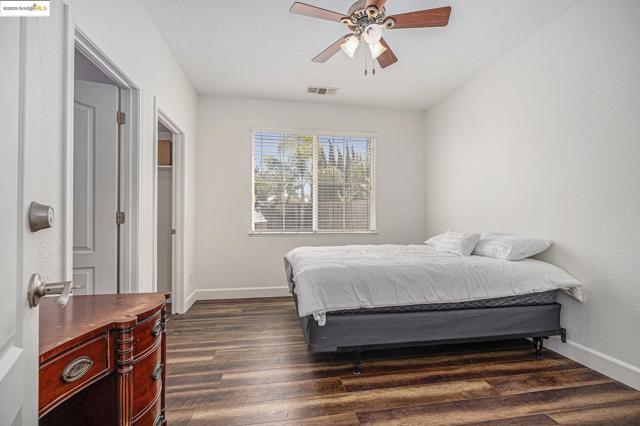 140 Ridge Crest Ct, Oakley CA: https://media.crmls.org/mediaz/eb683d5f-5e98-4e87-94ac-3f8020f5b2a3.jpg