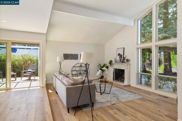 865 El Cerro Blvd, Danville CA: https://media.crmls.org/mediaz/eb688018-b2c3-4797-9364-2ee8fd42eeb5.jpg