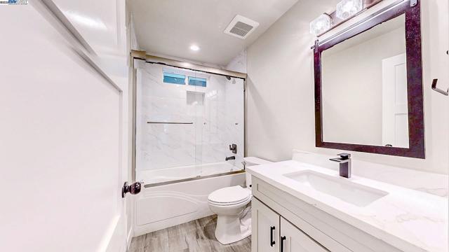 21451 Phoenix Lake Rd, Sonora CA: https://media.crmls.org/mediaz/eb689047-f47a-416a-92e3-3715fc6a0073.jpg