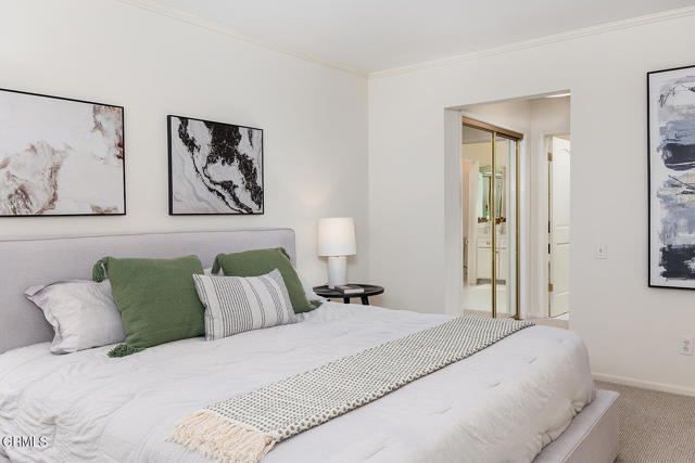 1200 S Orange Grove Boulevard, Pasadena CA: https://media.crmls.org/mediaz/eb68c5bb-4439-41a5-975b-ddb9c612f0ca.jpg