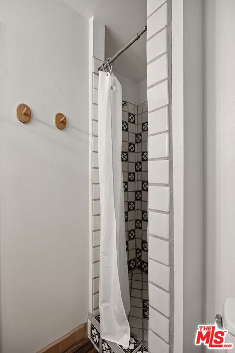 100 S Doheny Drive, Los Angeles CA: https://media.crmls.org/mediaz/eb693578-7171-4cef-bd79-04b4d657e3b5.jpg