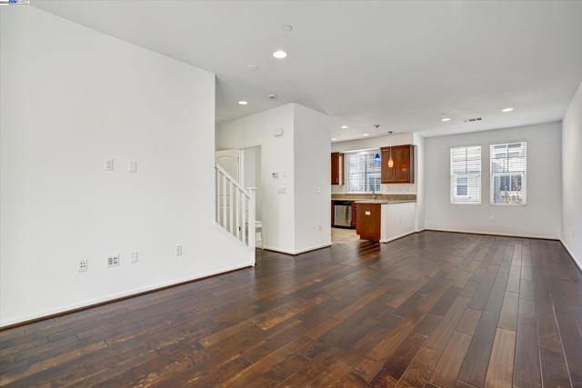 2890 Kew Ave, Livermore CA: https://media.crmls.org/mediaz/eb69d899-c38b-4e3f-ab24-f1a1fbff31ff.jpg