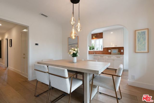3864 3rd Avenue, Los Angeles CA: https://media.crmls.org/mediaz/eb69e533-dc0e-4b32-96ce-4ece959b874b.jpg