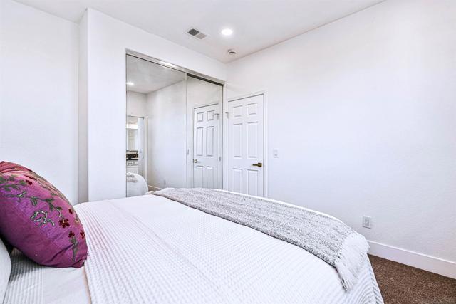 4943 Marin Dr, Oceanside CA: https://media.crmls.org/mediaz/eb6a6ff2-c0bc-4906-bf1b-c2810c5c9331.jpg
