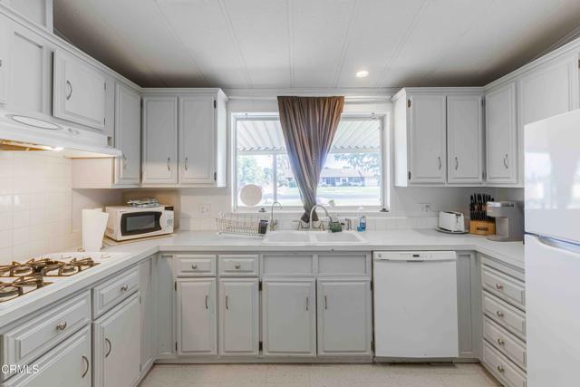 8600 Kattie Avenue, Bakersfield CA: https://media.crmls.org/mediaz/eb6a9d7f-6ad9-4363-ae65-5a085a39e89b.jpg