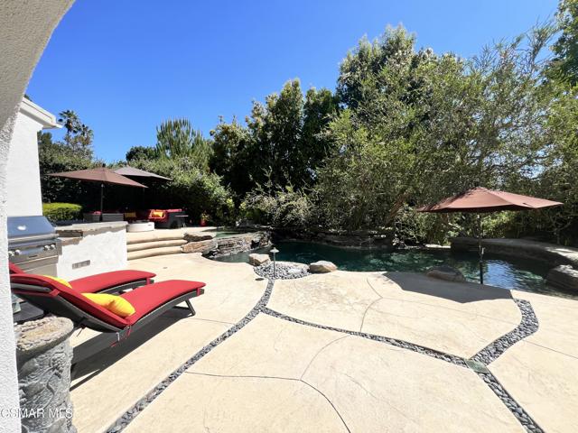 1008 N Country Club Drive, Simi Valley CA: https://media.crmls.org/mediaz/eb6ac904-5481-4860-b520-1d5fe7202cfd.jpg