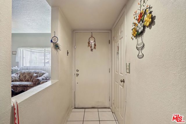 21620 Burbank Boulevard, Woodland Hills CA: https://media.crmls.org/mediaz/eb6b631b-ea02-4c78-a715-362ec8467272.jpg