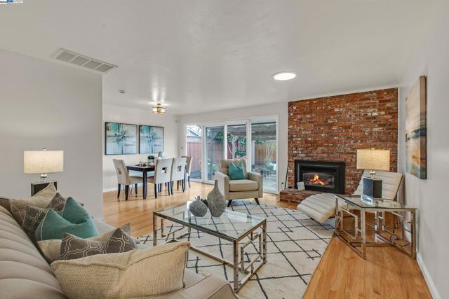 30847 Prestwick Ave, Hayward CA: https://media.crmls.org/mediaz/eb6b9796-9e1e-45f3-a1c8-41471c9f3b59.jpg