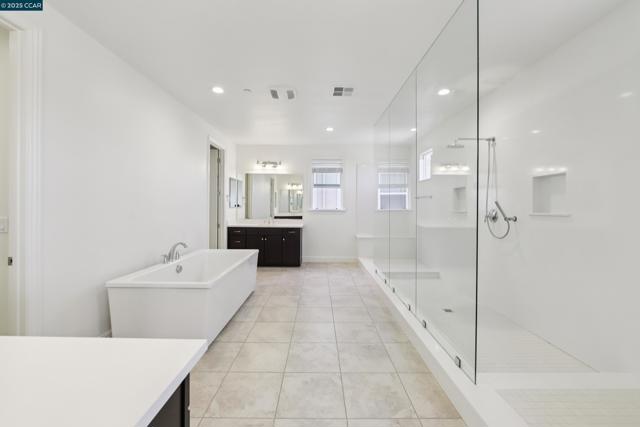 2909 Tulare Hills Dr, Dublin CA: https://media.crmls.org/mediaz/eb6bc419-5230-477a-ba3e-642cac0cb2d3.jpg