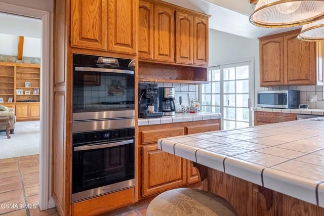 11300 Highridge Court, Camarillo CA: https://media.crmls.org/mediaz/eb6bcae3-080a-46f0-bd99-5096347a7af3.jpg