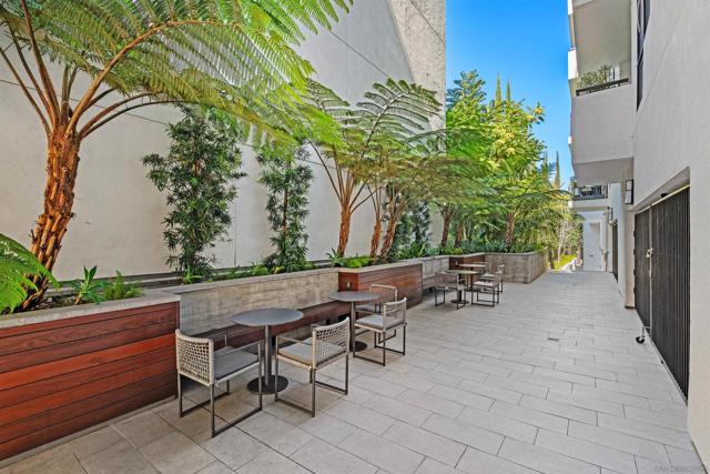 1234 Wilshire, Los Angeles, California 90017, 1 Bedroom Bedrooms, ,1 BathroomBathrooms,Condominium,For Sale,Wilshire,240027780SD