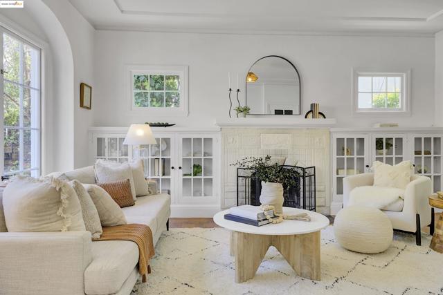1133 Norwood Ave, Oakland CA: https://media.crmls.org/mediaz/eb6ca0fd-c000-47fb-90c0-024b36e12a0d.jpg