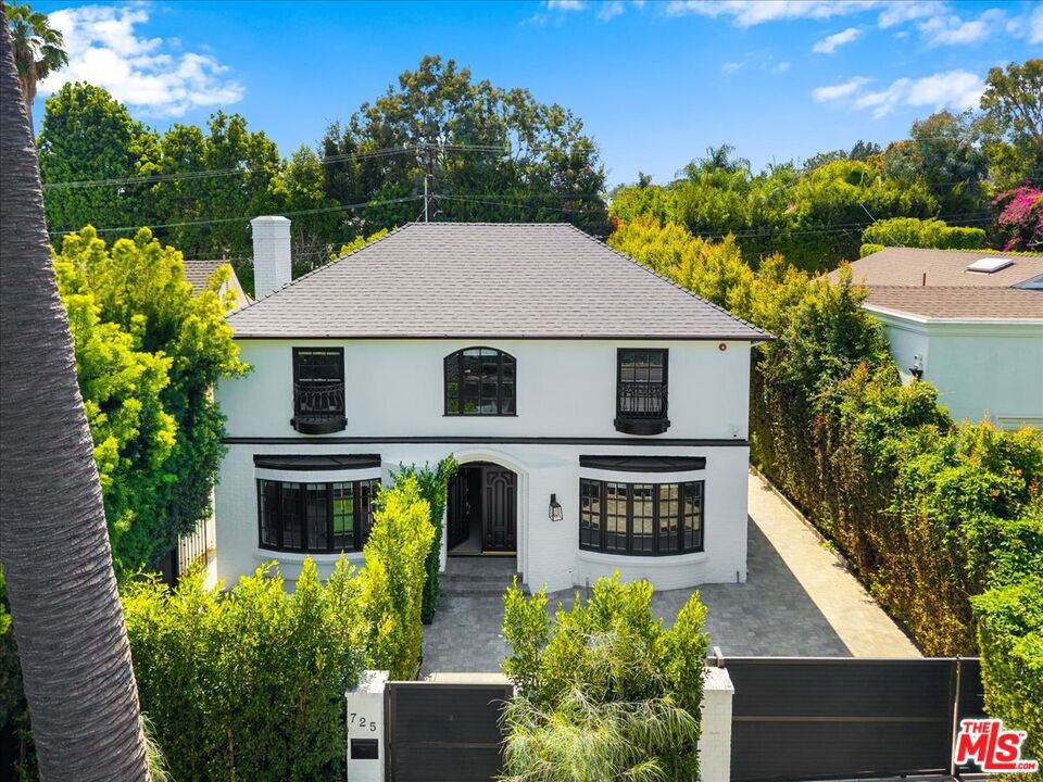 725 N Doheny Drive