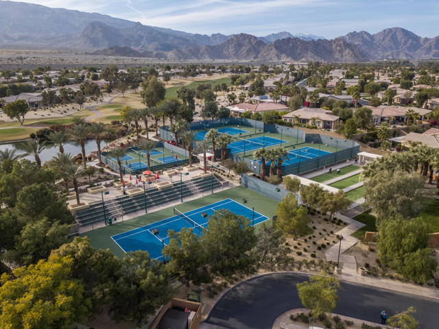 81297 Golden Barrel Way, La Quinta CA: https://media.crmls.org/mediaz/eb6eed43-fe9a-4d1f-9e0c-945d28d1d3c4.jpg