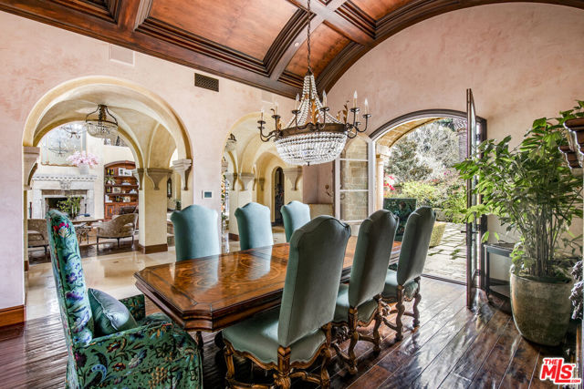427 La Marina Drive, Camarillo CA: https://media.crmls.org/mediaz/eb6f212b-e8d2-4237-af55-7fe4b4e83d6c.jpg