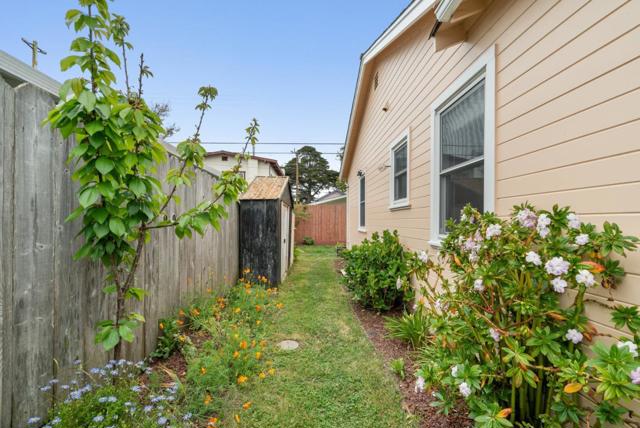 525 Laverne Avenue, Aptos CA: https://media.crmls.org/mediaz/eb6fdf64-3923-494e-a9f2-be1e36d8c45e.jpg