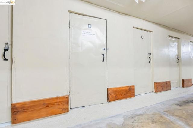 Image 25 of 41 For 848 Stannage Ave 11