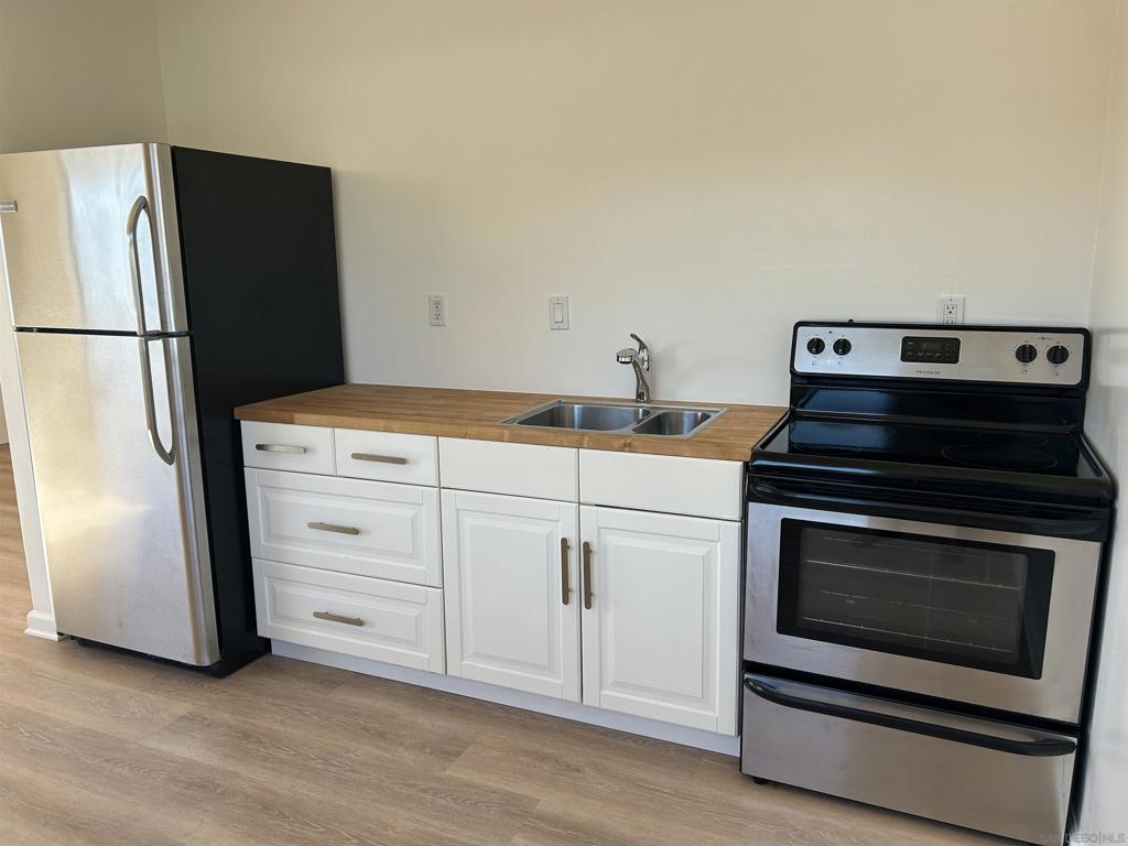 1038 S Coast Highway 101 #D