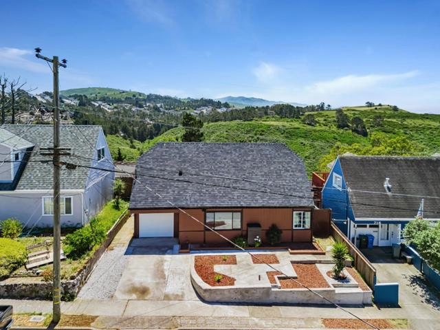 720 Lockhaven Drive, Pacifica CA: https://media.crmls.org/mediaz/eb70aae4-0686-4fd2-8142-962727bf218d.jpg