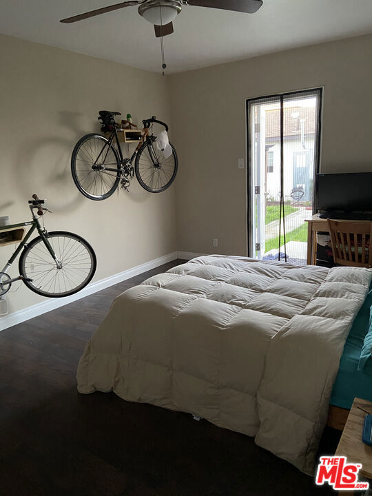 907 E 81st Street, Los Angeles CA: https://media.crmls.org/mediaz/eb71e702-0715-4f8d-af4c-551b6fad1ca4.jpg