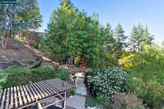 189 Rudgear Drive, Walnut Creek CA: https://media.crmls.org/mediaz/eb753275-d5c7-4897-a82e-60157cd13833.jpg