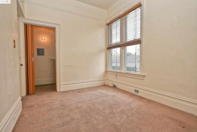 672 33Rd St, Oakland CA: https://media.crmls.org/mediaz/eb757004-4135-4ad0-9e36-6c5a54d03b9d.jpg