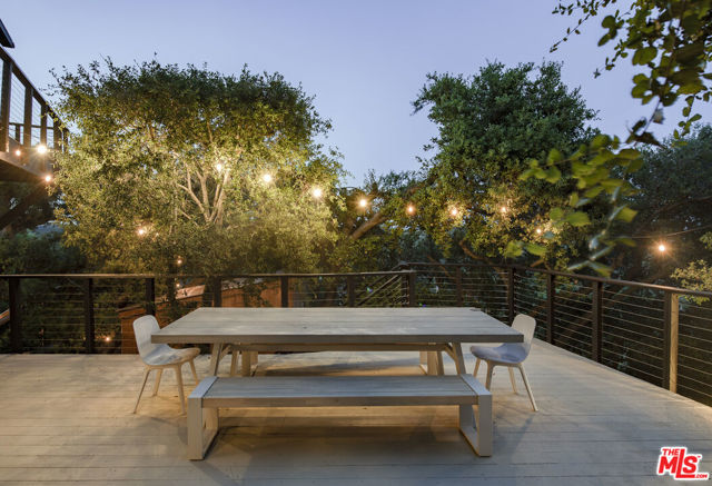 21960 Cereza Way, Topanga CA: https://media.crmls.org/mediaz/eb76343c-67eb-40eb-9f90-f06038d1f99e.jpg