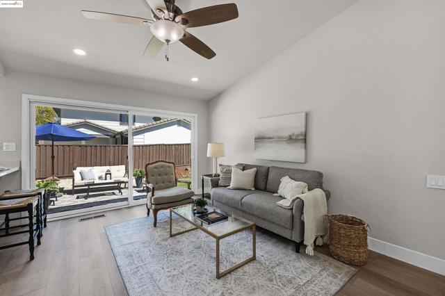 2802 Jones Gate Ct, Pleasanton CA: https://media.crmls.org/mediaz/eb763e86-3961-4306-a58b-f55be5c1723a.jpg