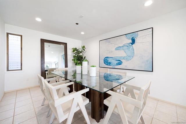 8110 El Paseo Grande, La Jolla CA: https://media.crmls.org/mediaz/eb7682c2-e2f4-47d9-a9cd-bef25b149880.jpg