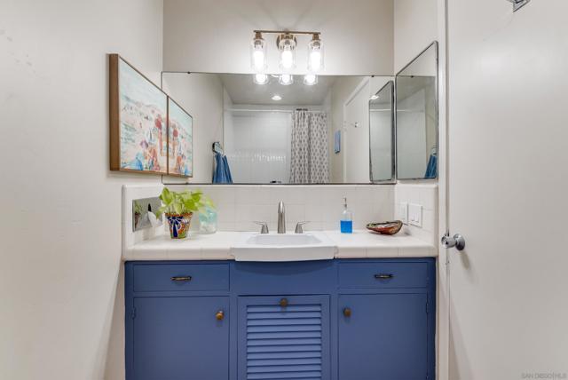 230 Prospect St, La Jolla CA: https://media.crmls.org/mediaz/eb769107-80e9-4f88-886b-15dcf77b56c2.jpg