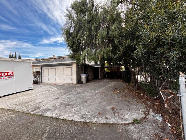 1752 Duffy Way, San Jose CA: https://media.crmls.org/mediaz/eb769c7f-ea0a-4bff-b446-be915cb383e1.jpg