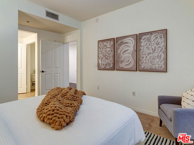 6020 S Seabluff Drive, Playa Vista CA: https://media.crmls.org/mediaz/eb76db78-6ebb-4bee-9173-b6772445dc4c.jpg