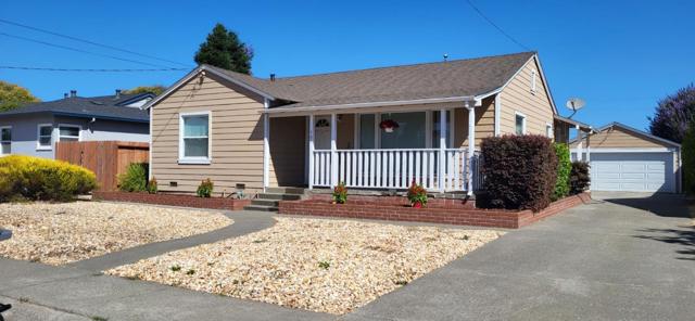 465 Flower Avenue, Santa Rosa CA: https://media.crmls.org/mediaz/eb771634-a5e0-4e64-96a1-3510807830c7.jpg