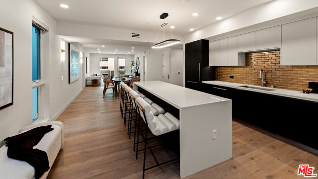 Drew Fenton | 505 S Barrington Avenue Los Angeles CA | MLS: 7082117