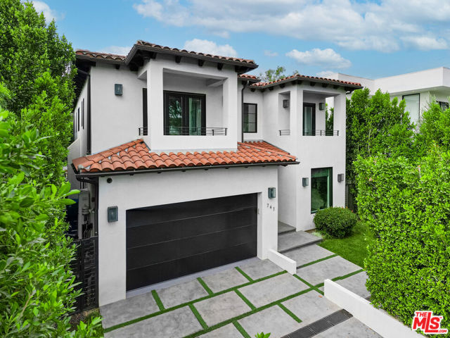 741 N Vista Street, Los Angeles CA: https://media.crmls.org/mediaz/eb77a939-126e-4c3c-968f-b6d383cfee24.jpg