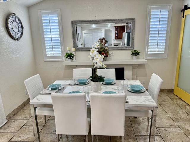 4955 Swindon Pl, Newark CA: https://media.crmls.org/mediaz/eb788776-7c1e-46fe-acf8-32806e20f07a.jpg